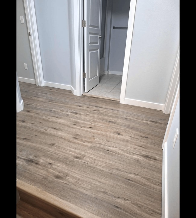 Building Photo - ? Stunning 3 Bedroom, 2.5 Bath Townhome in...