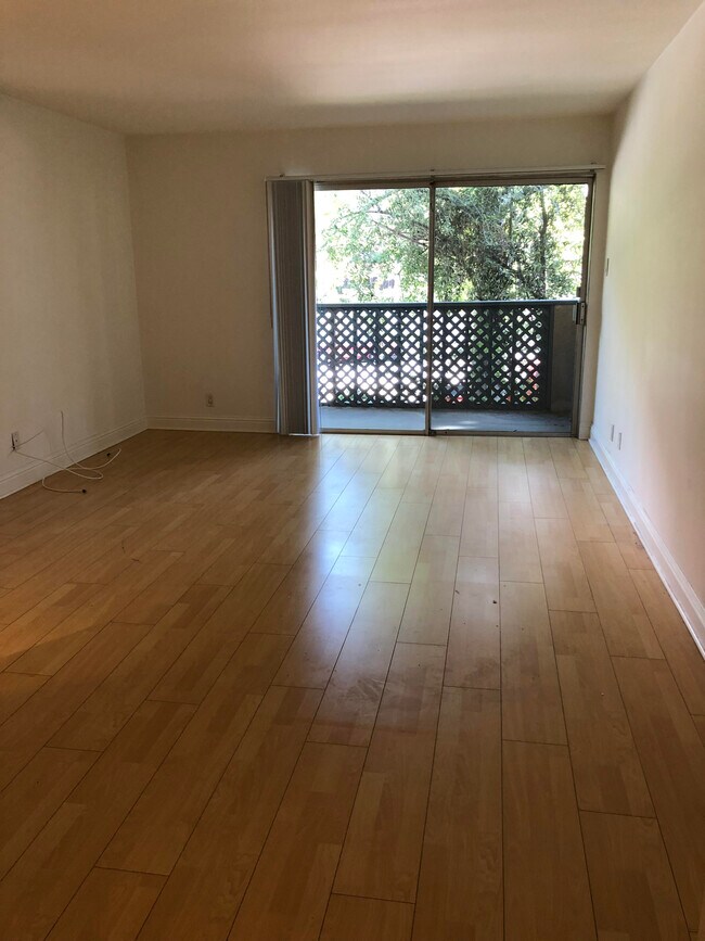 Building Photo - 15516 Sunset Boulevard