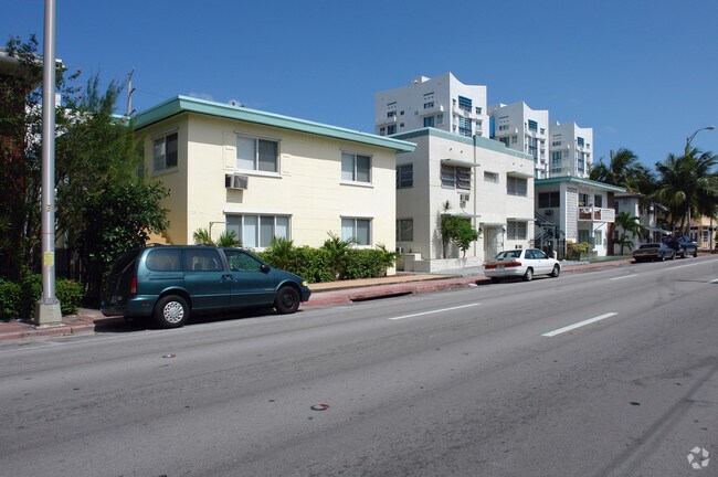 Building Photo - 7725-7727 Harding Ave
