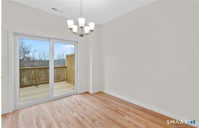 Foto del edificio - 455 Sherman Ave