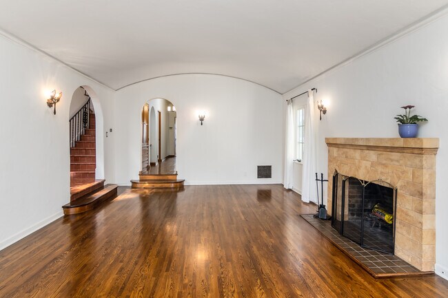 Building Photo - 2041 Fair Oaks Ave