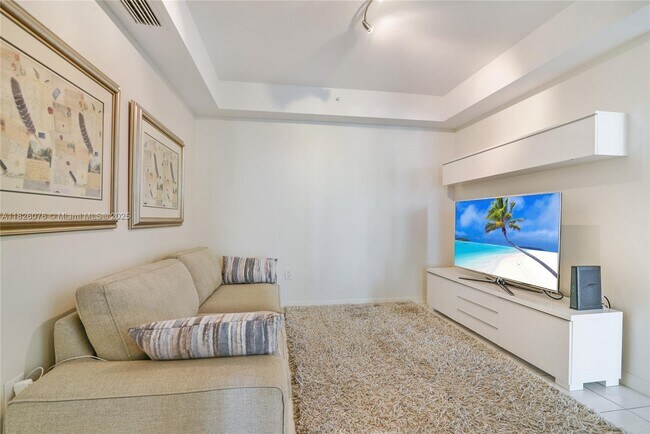 Building Photo - 16400 Collins Ave