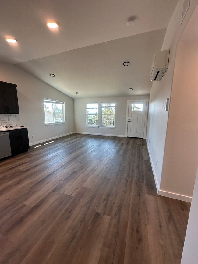 Building Photo - Brand New 2 Bedroom Duplex in SW Redmond