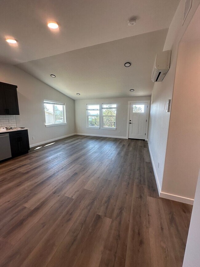 Foto del edificio - Brand New 2 Bedroom Duplex in SW Redmond