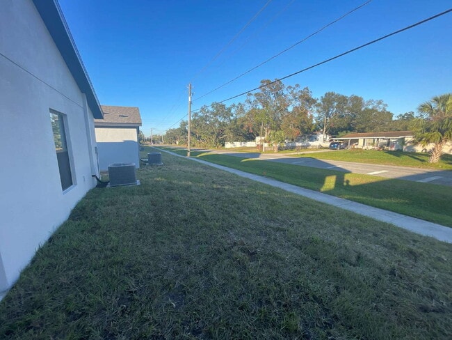 Building Photo - 1270 Ahoy Ave