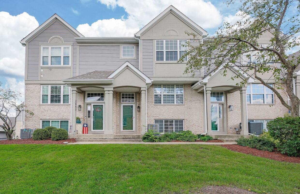 2642 Woodmere Dr, Darien, IL 60561 Townhome Rentals in Darien IL