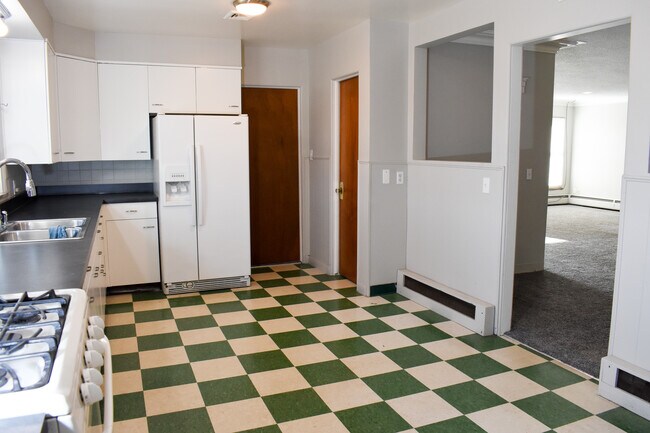 Building Photo - 30260 Harper Ave