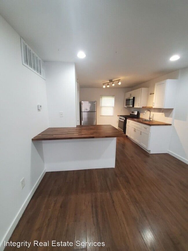Building Photo - 3 br, 1 bath House - 128 W. Louden St.