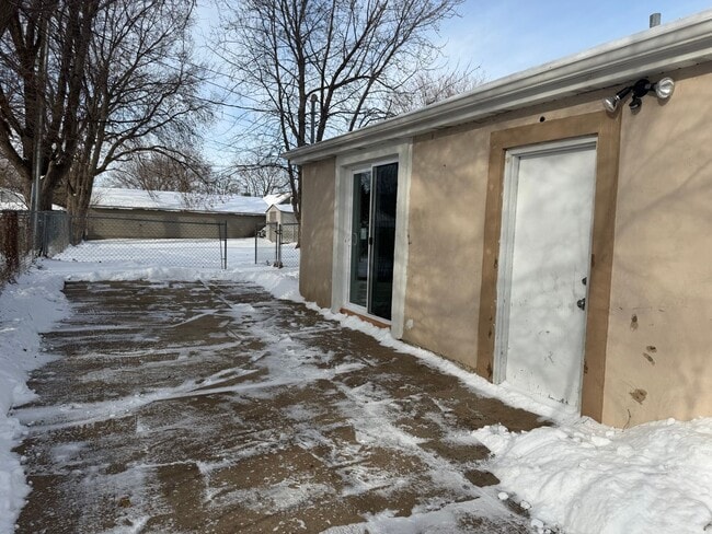 Building Photo - 203 N Lewis Ave