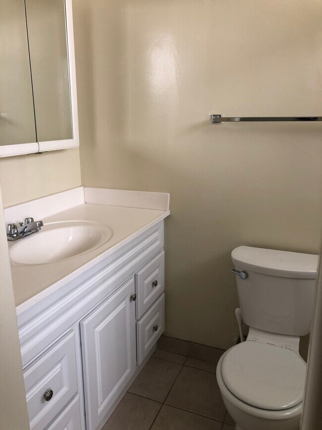 Bathroom 1 - 1947 Pelham Ave