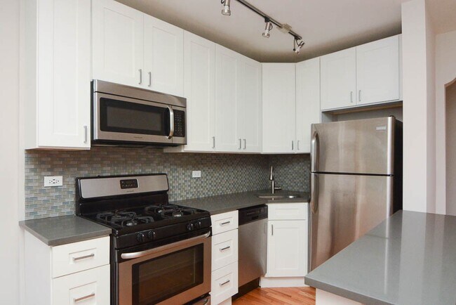 Foto del edificio - 2425 N Kedzie Blvd