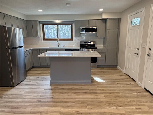 Foto del edificio - 4 Apple Orchard Ln