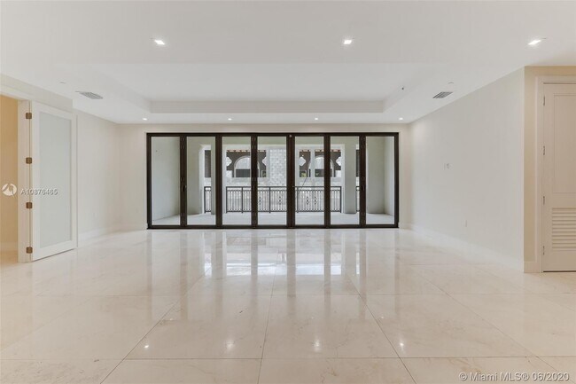 Foto del edificio - 718 Valencia Ave
