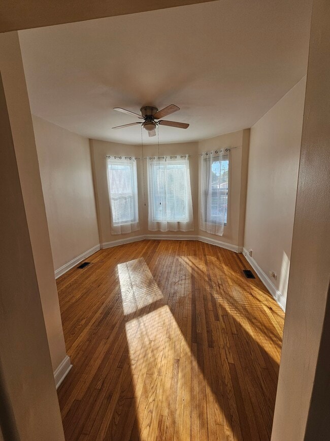 Building Photo - 719 S Central Park Ave