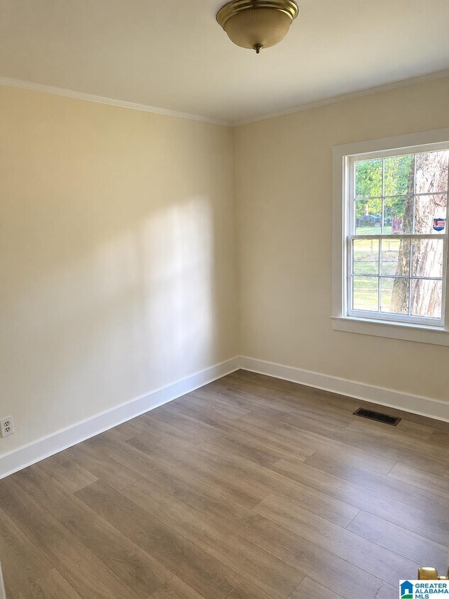 Building Photo - 1105 Pineview Rd