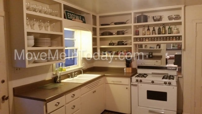 Building Photo - Plaza Rent to Own - No Banks Needed