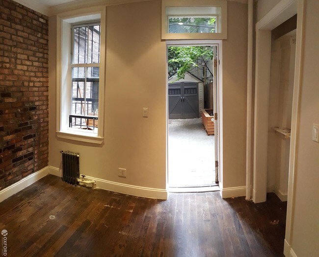 Building Photo - 310 West 21st Street