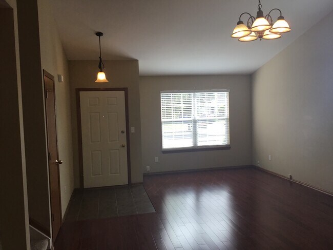 Building Photo - 1057 Kennedy Drive