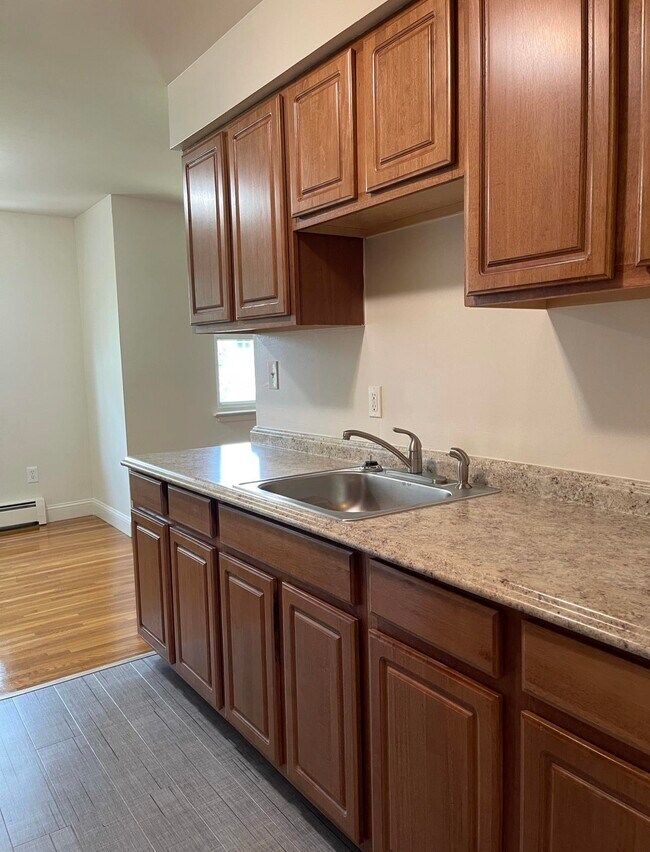 Foto del edificio - 220 Meadow Ln
