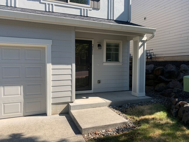Building Photo - Townhome in Highly desired  Camas -Lacamas...