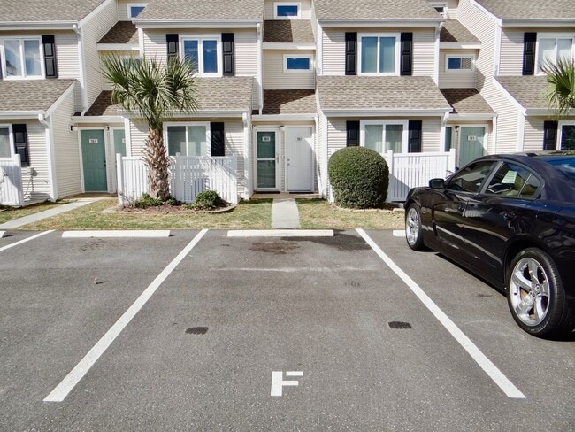 Foto del edificio - Rent Special w/ year lease- Beautifully Remodeled 2 Bed/2 Bath in Deer Creek @ Deerfield Surfside