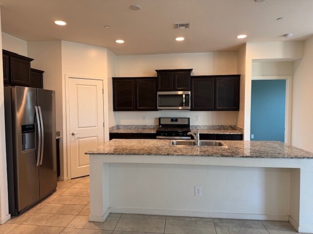 Foto del edificio - 21415 W Holly St