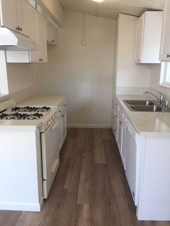 Foto del edificio - 2544 Elden Ave