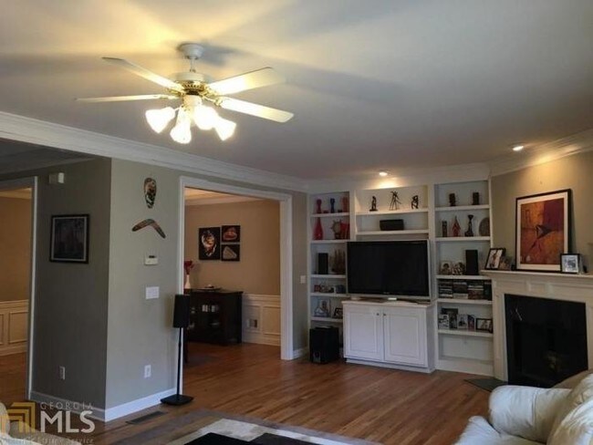 Building Photo - 3 bedroom in Atlanta GA 30328