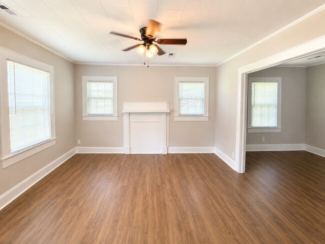 Foto del edificio - Two bedroom, 1 bath house in Burlington