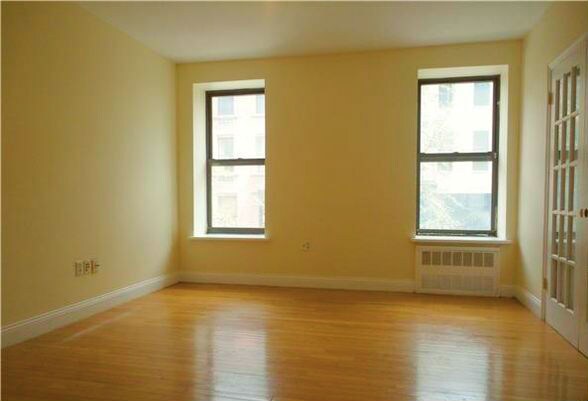 Foto principal - 352 W 46th St