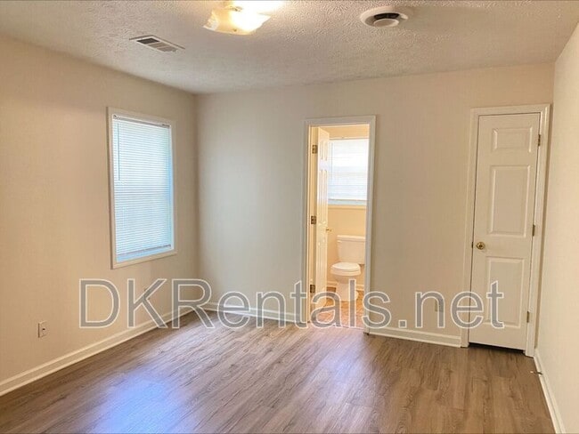 Building Photo - 811 Joseph Club Dr