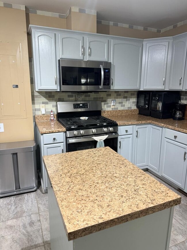 Building Photo - 32300 Azalea Ln