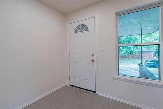 Building Photo - 1512 Bedford Ln