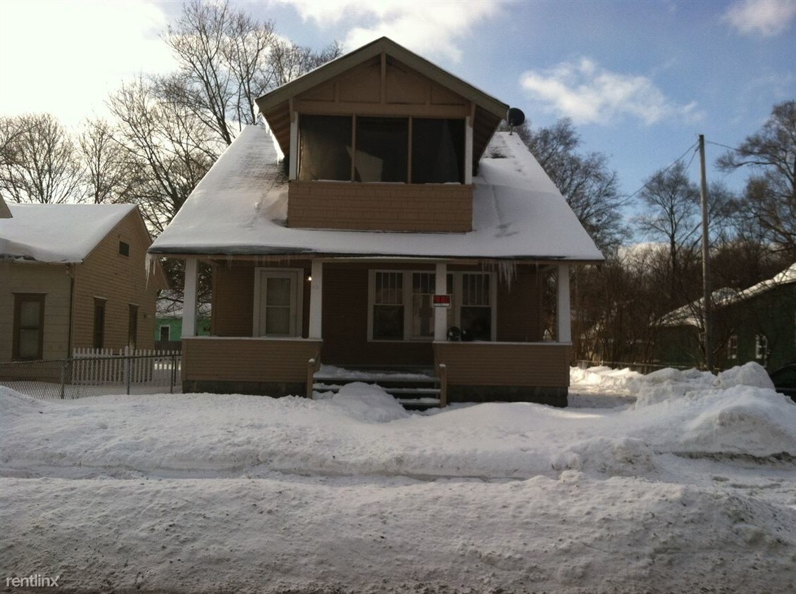 Primary Photo - 521 E Apple Ave