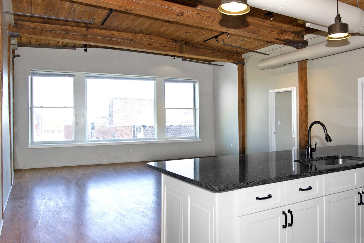 385 Worthington St, Springfield, MA 01103 Condo for Rent in