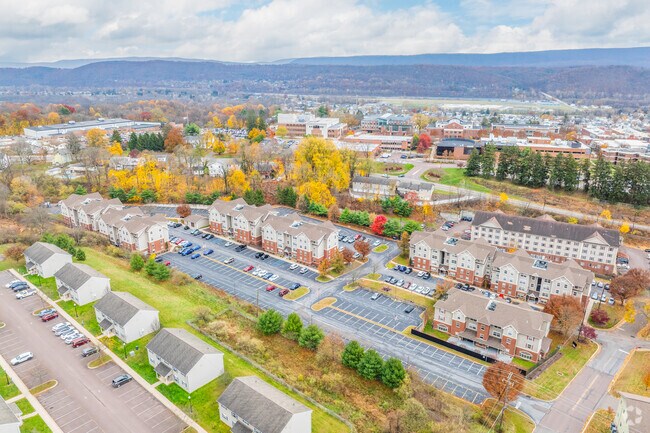 Foto aérea - Honeysuckle Student Apartments