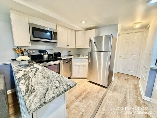 Foto del edificio - 127 Adams St NW