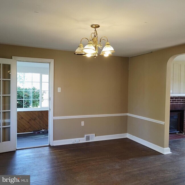 Foto del edificio - 2473 Bristol Rd