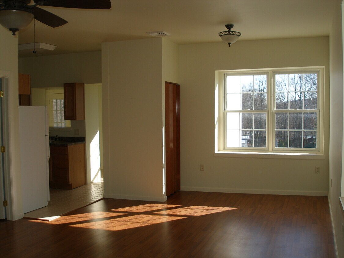 Primary Photo - 214 N Baltimore Ave
