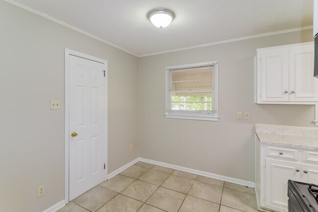 Building Photo - Lovely 4 Bedroom Home in Montgomery, AL