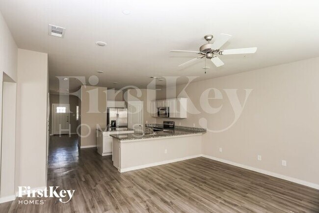 Building Photo - 608 Ava Trl