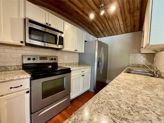 Building Photo - 10369 N Kendall Dr