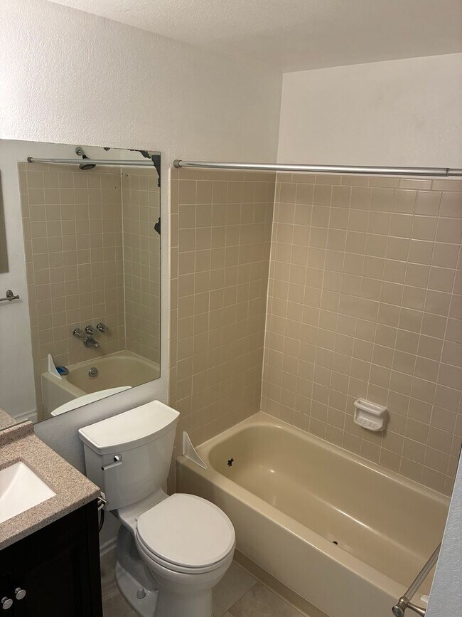 Building Photo - Charming 1 Bedroom, 1 Bathroom Available I...