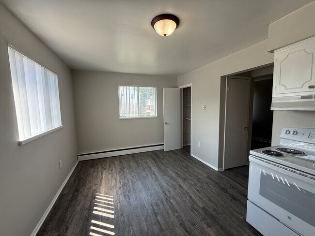 Foto del edificio - 3 Bed 1.5 Bath Townhome  in Wyoming