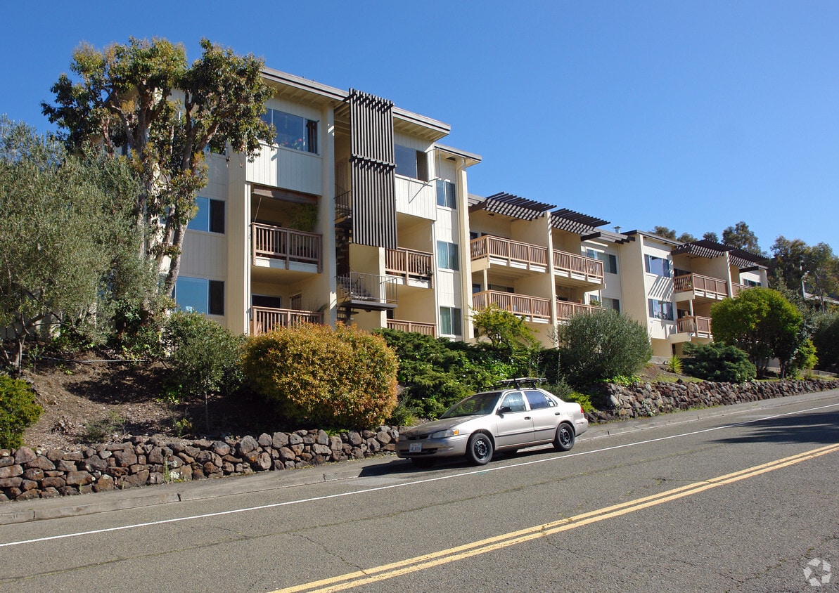 Building Photo - 588 S Elieso Dr