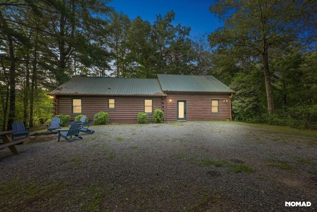 Building Photo - Charming 3BR House in Mineral Bluff