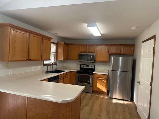 Foto del edificio - 653 S Hazelnut Ave