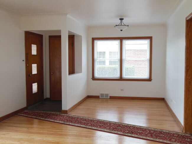 Building Photo - 508 E Butterfield Rd