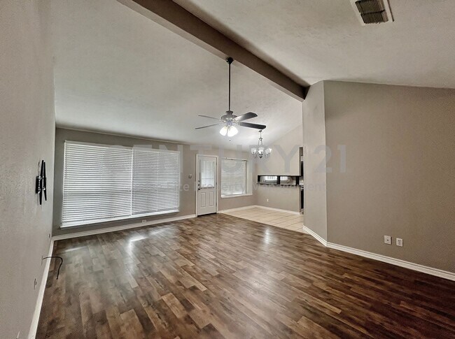 Foto del edificio - Lovely 3/2/2 In Arlington Available Now!