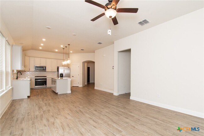 Building Photo - 250 Sugar Cane Rd